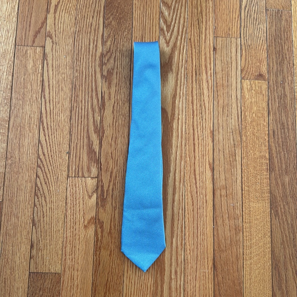 Armani Collezioni mens light blue textured 100% silk neck tie EUC